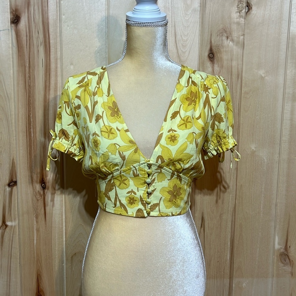 Urban Outfitters Eden Crepe Yellow Floral Patterned‎ Crop Top Size S